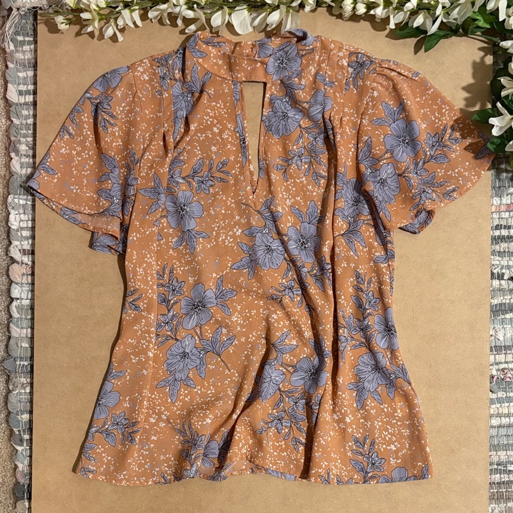 .✦ ݁˖Flash Sale.✦ ݁˖ Floral Short Sleeve Blouse Keyhole Neckline